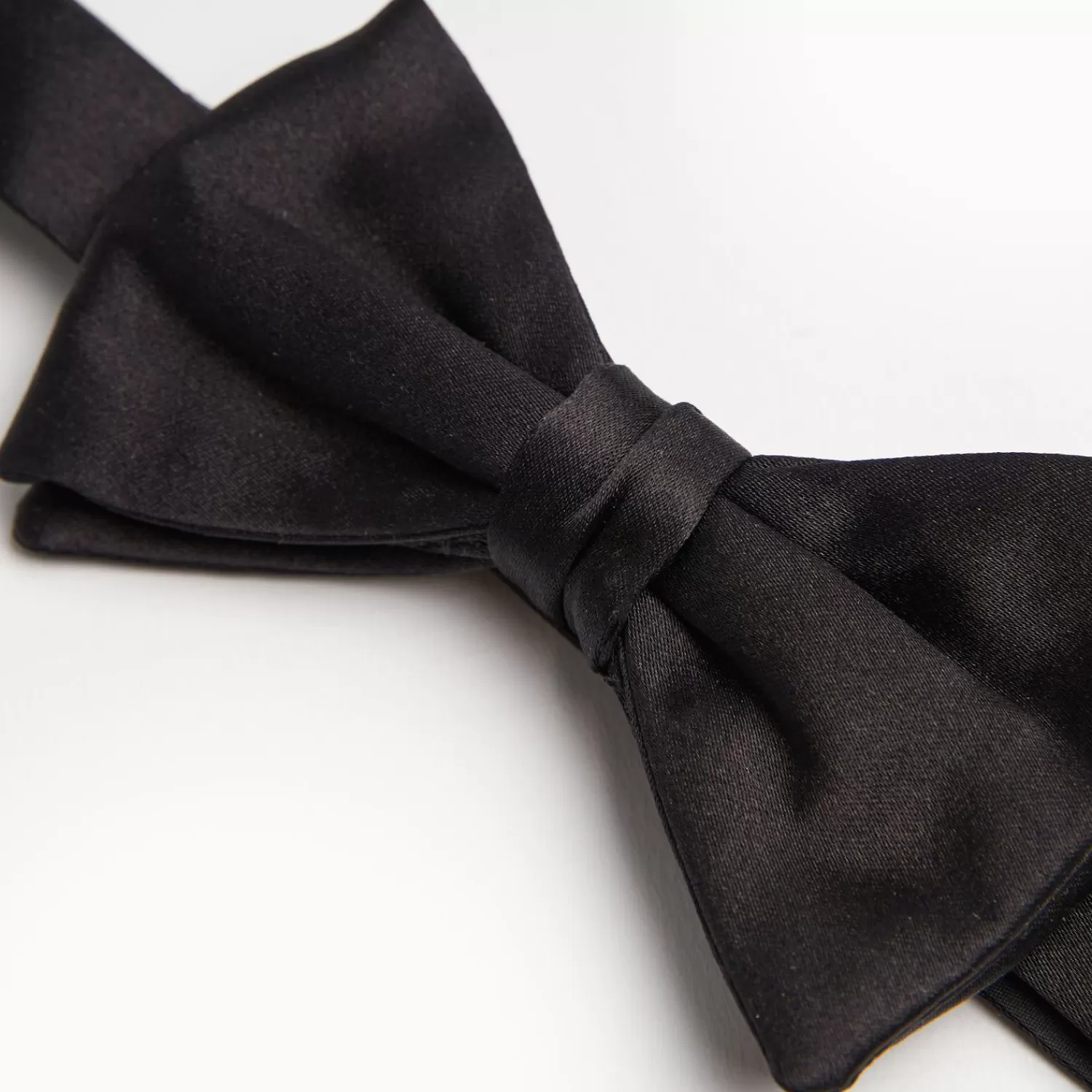 Black Pre-Knotted Silk Satin Bowtie - Solid Color>E.Marinella New